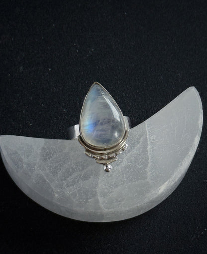 Sidabrinis žiedas "Mėnulio lašas"