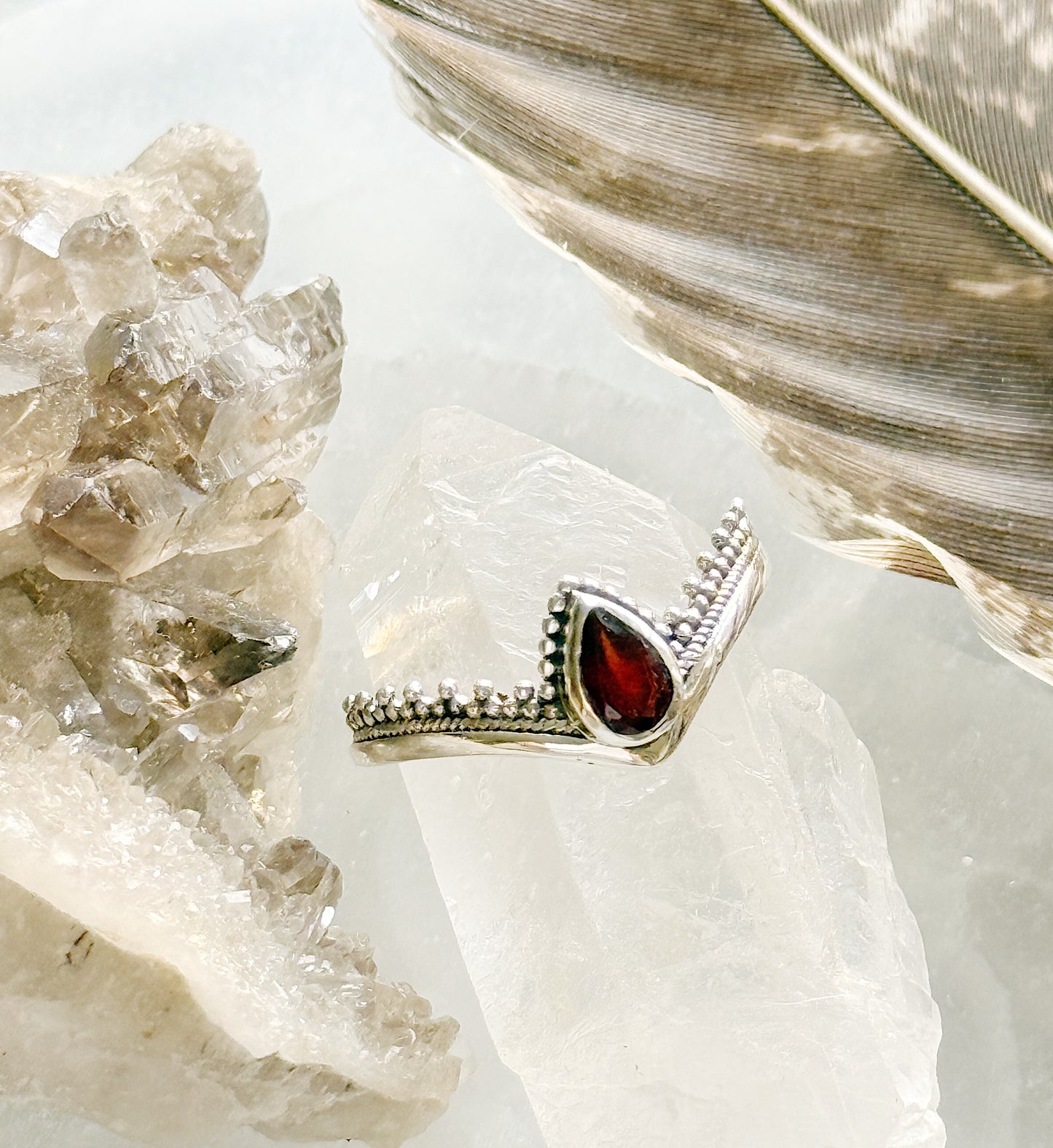 Sidabrinis žiedas su Granatu