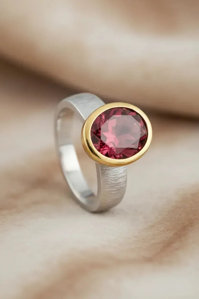 Sidabrinis žiedas su Granatu