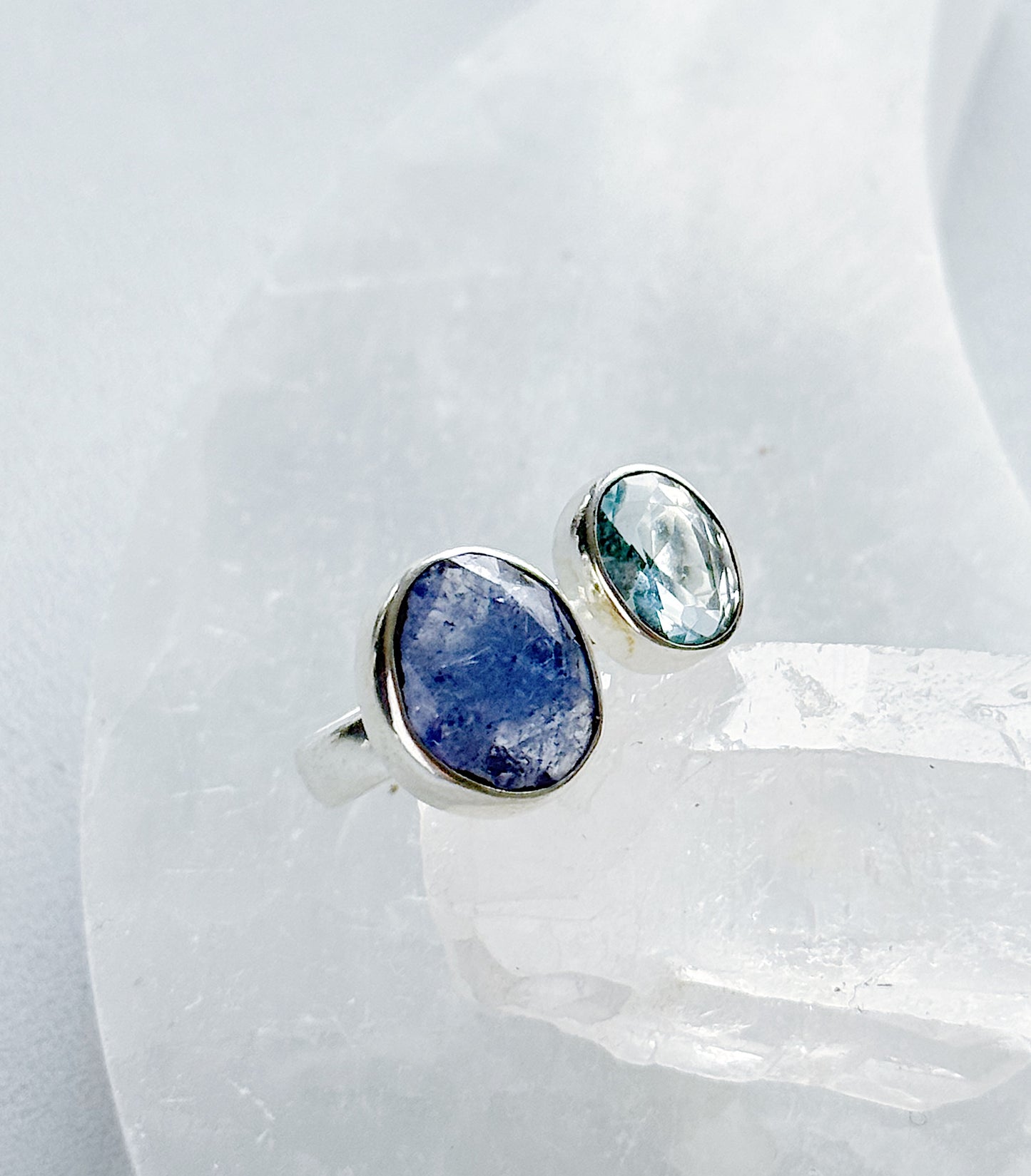 Sidabrinis žiedas su Kianitu ir Topazu / 16 dydis