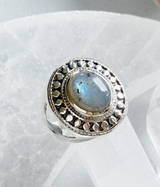 Sidabrinis žiedas su Labradorito kristalu / 16 dydis