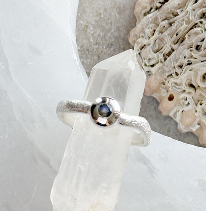 Sidabrinis žiedas su Labradoritu