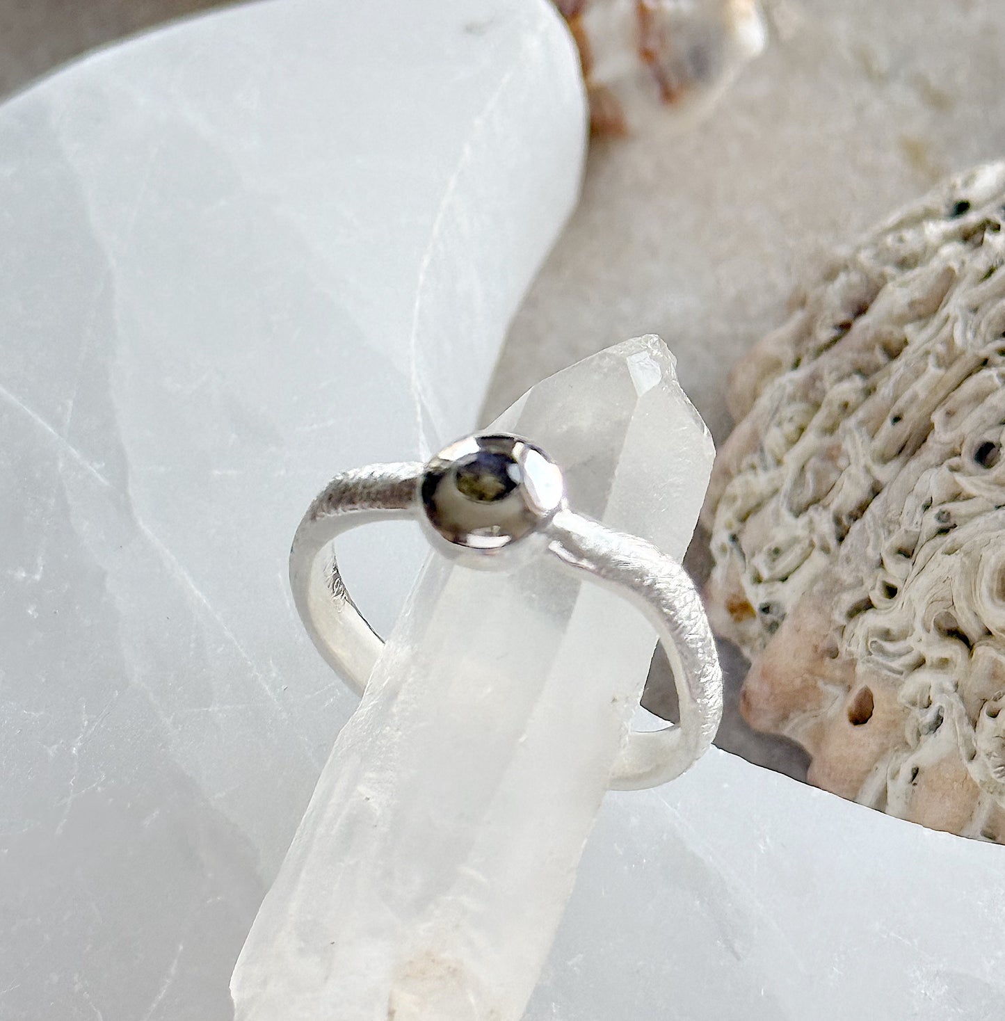 Sidabrinis žiedas su Labradoritu