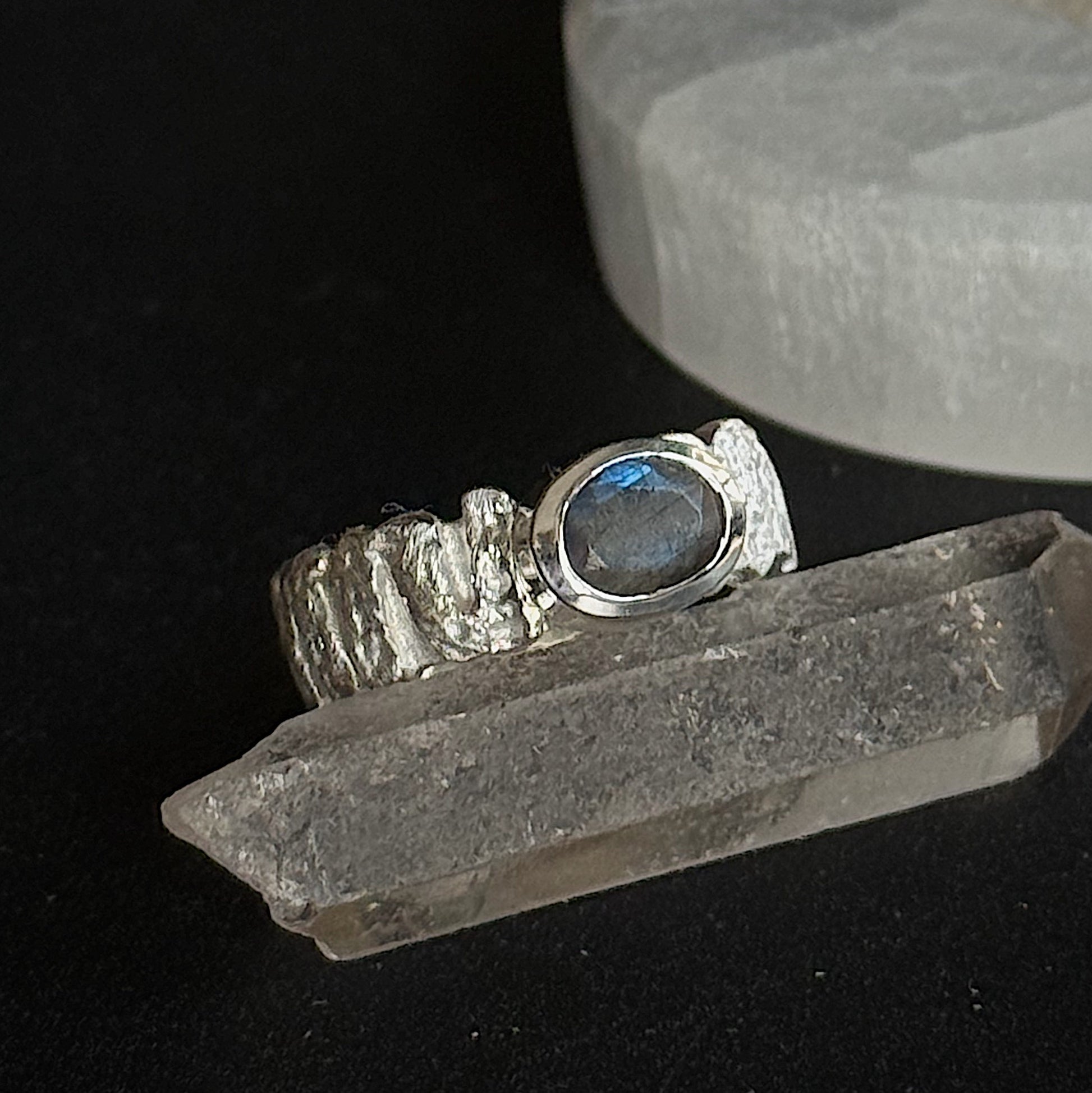 Sidabrinis žiedas su Labradoritu “Nakties švytėjimas”