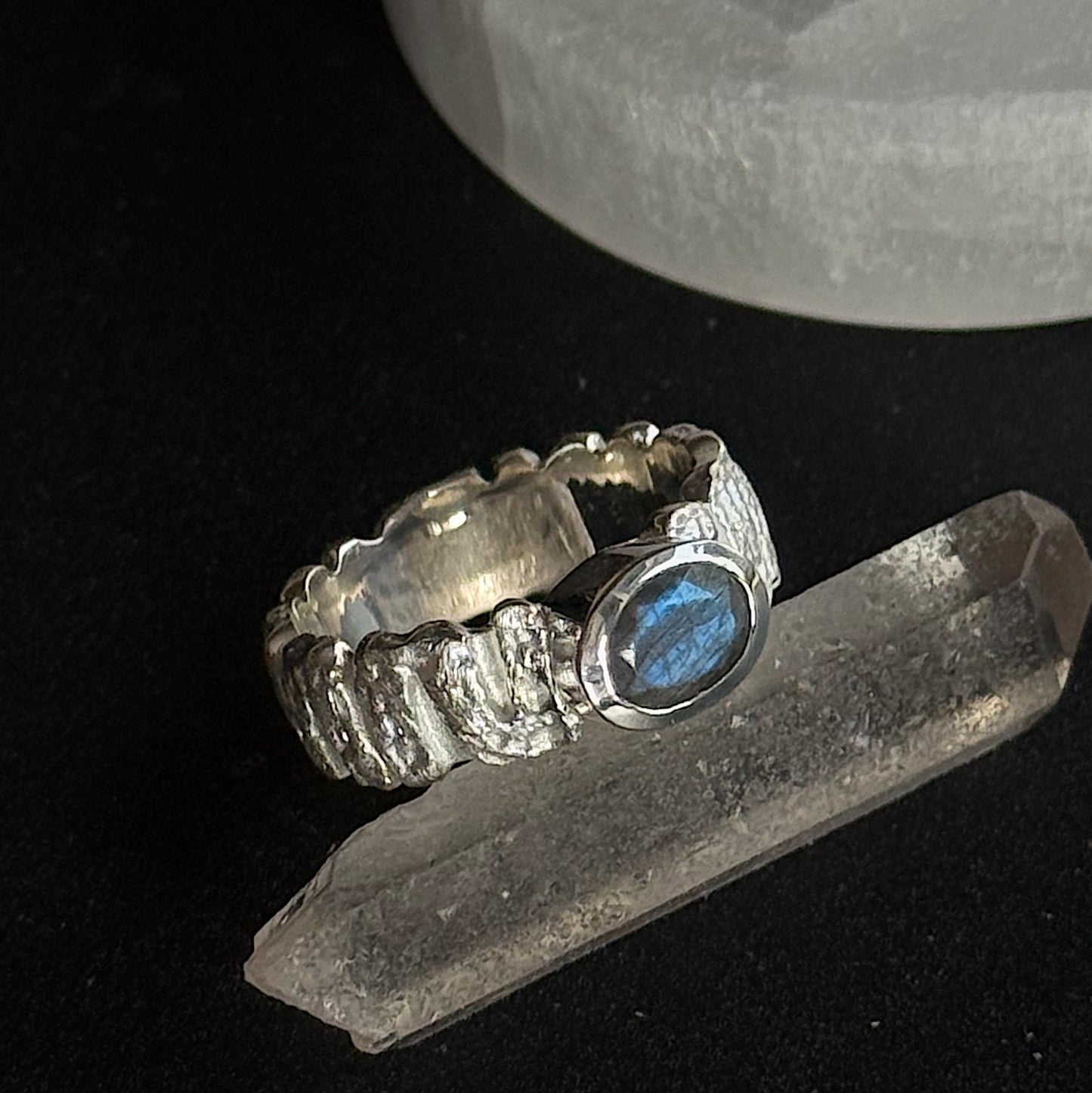 Sidabrinis žiedas su Labradoritu “Nakties švytėjimas”
