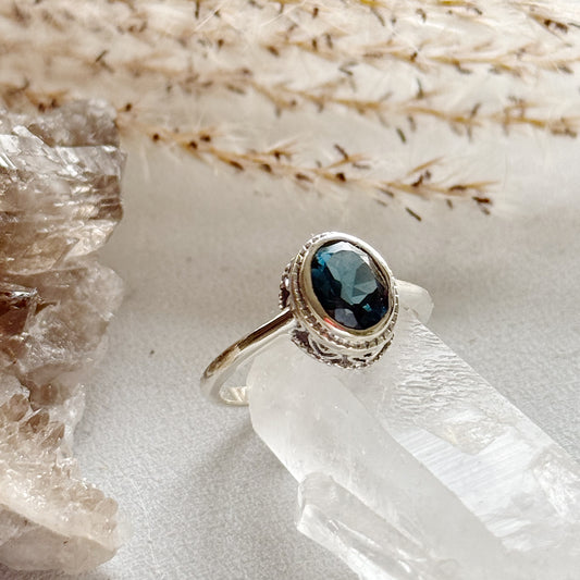 Sidabrinis žiedas su Londono mėlynuoju Topazu