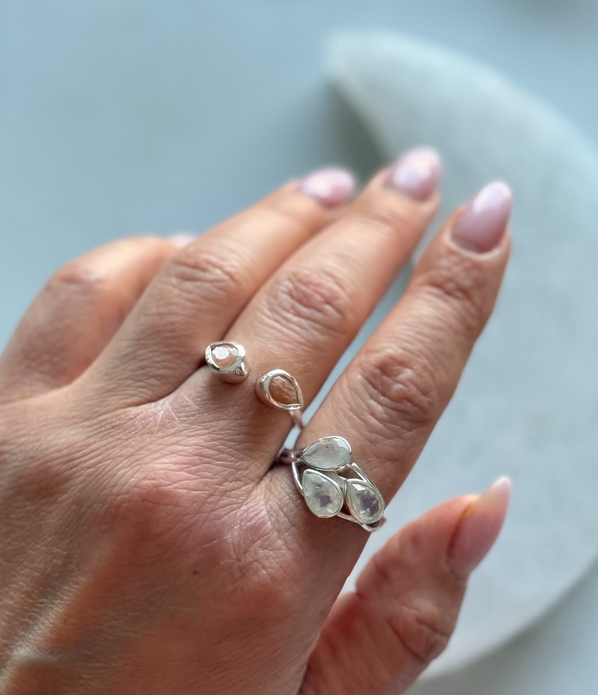 Sidabrinis žiedas su Mėnulio akmeniu