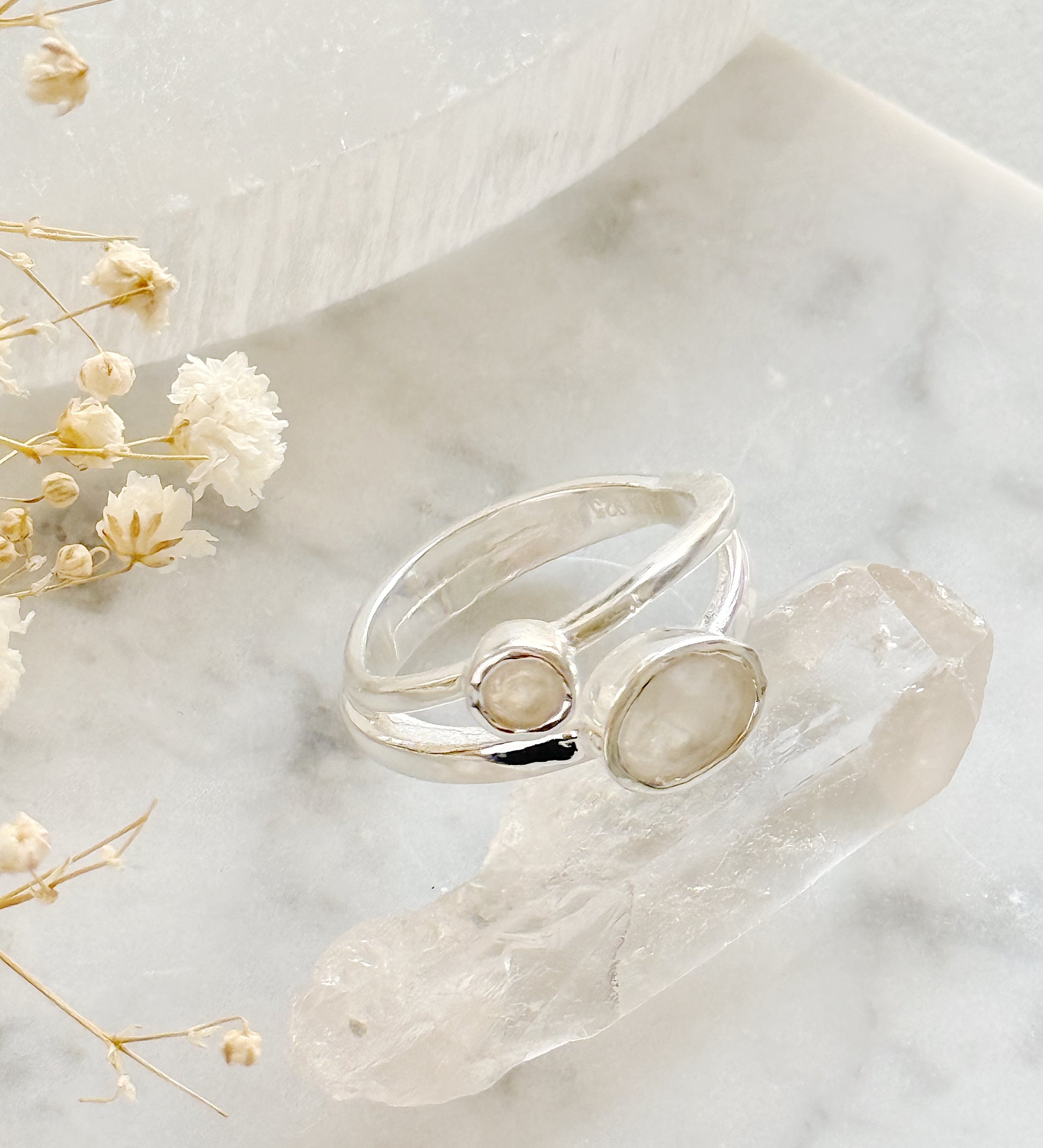 Sidabrinis žiedas su Mėnulio akmeniu “Duo”