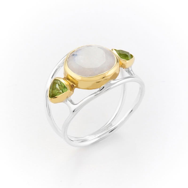 Sidabrinis žiedas su Mėnulio akmeniu