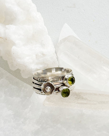 Sidabrinis žiedas su Nefrito ir Peridoto kristalais / 20 dydis