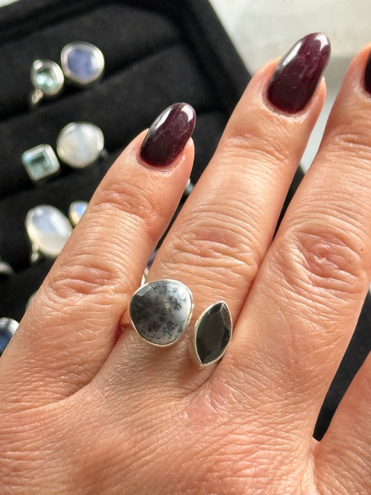 Sidabrinis žiedas su Onikso ir dendritinio opalo kristalais / 16 dydis