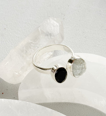 Sidabrinis žiedas su Onikso ir kalnų krištolo kristalais / 16 dydis