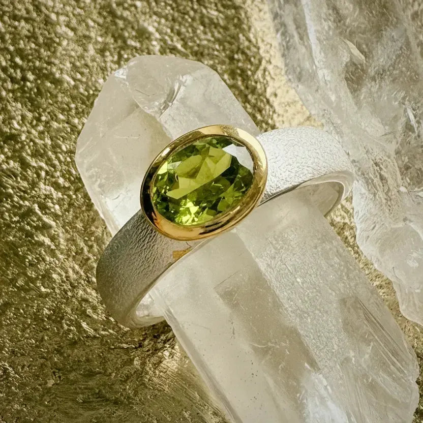 Sidabrinis žiedas su Peridotu