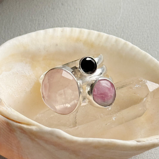Sidabrinis žiedas su Rožiniu kvarcu, Turmalinu ir Oniksu/ 18 dydis