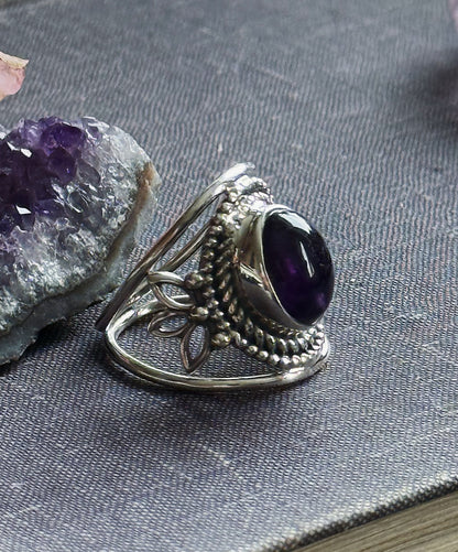 Sidabrinis žiedas su ametistu “Harmonija”