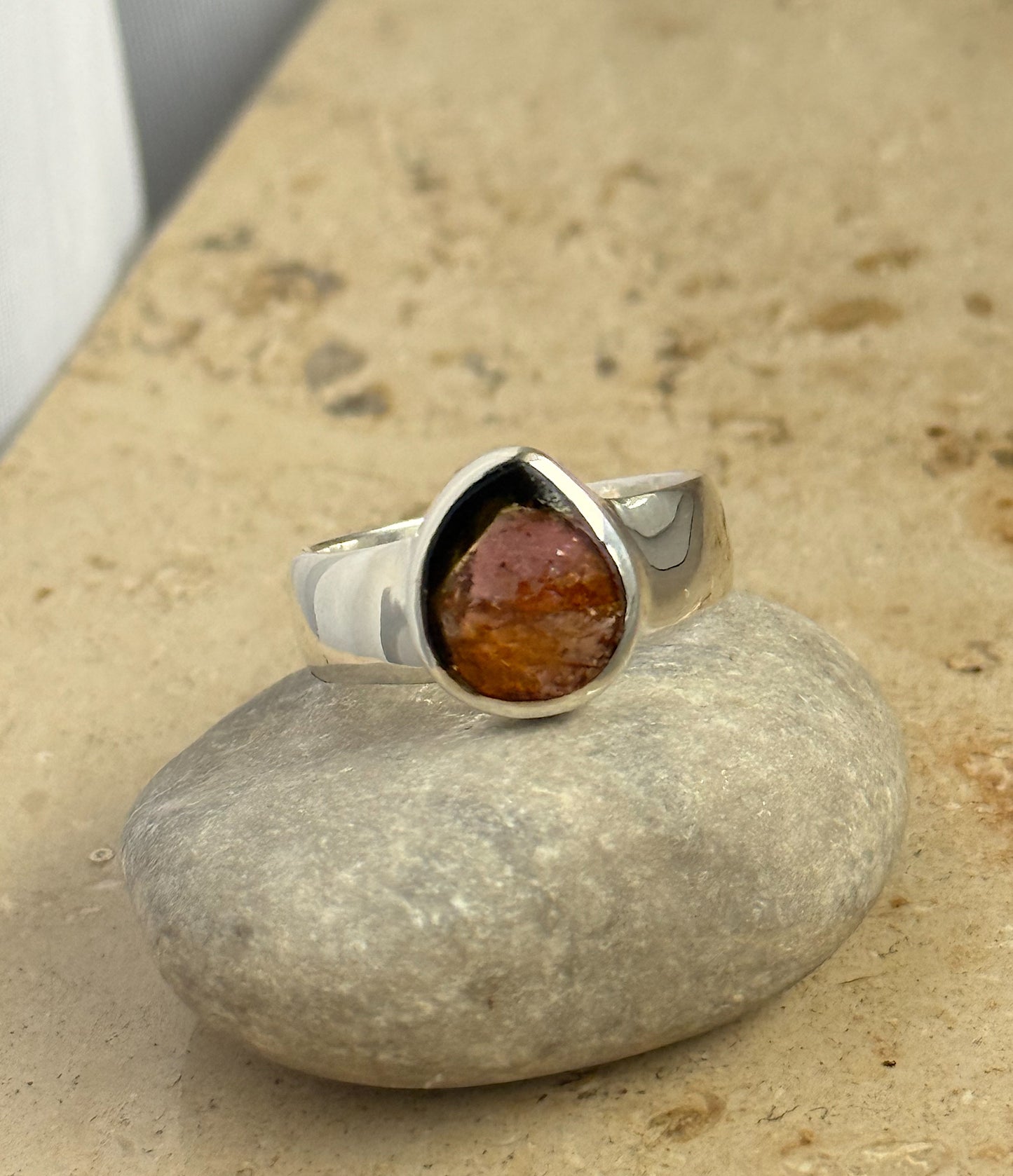 Sidabrinis žiedas su arbūziniu turmalinu / 18 dydis