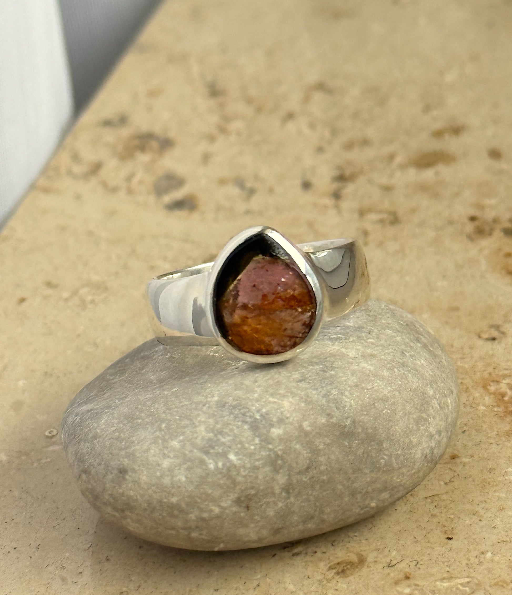 Sidabrinis žiedas su arbūziniu turmalinu / 18 dydis