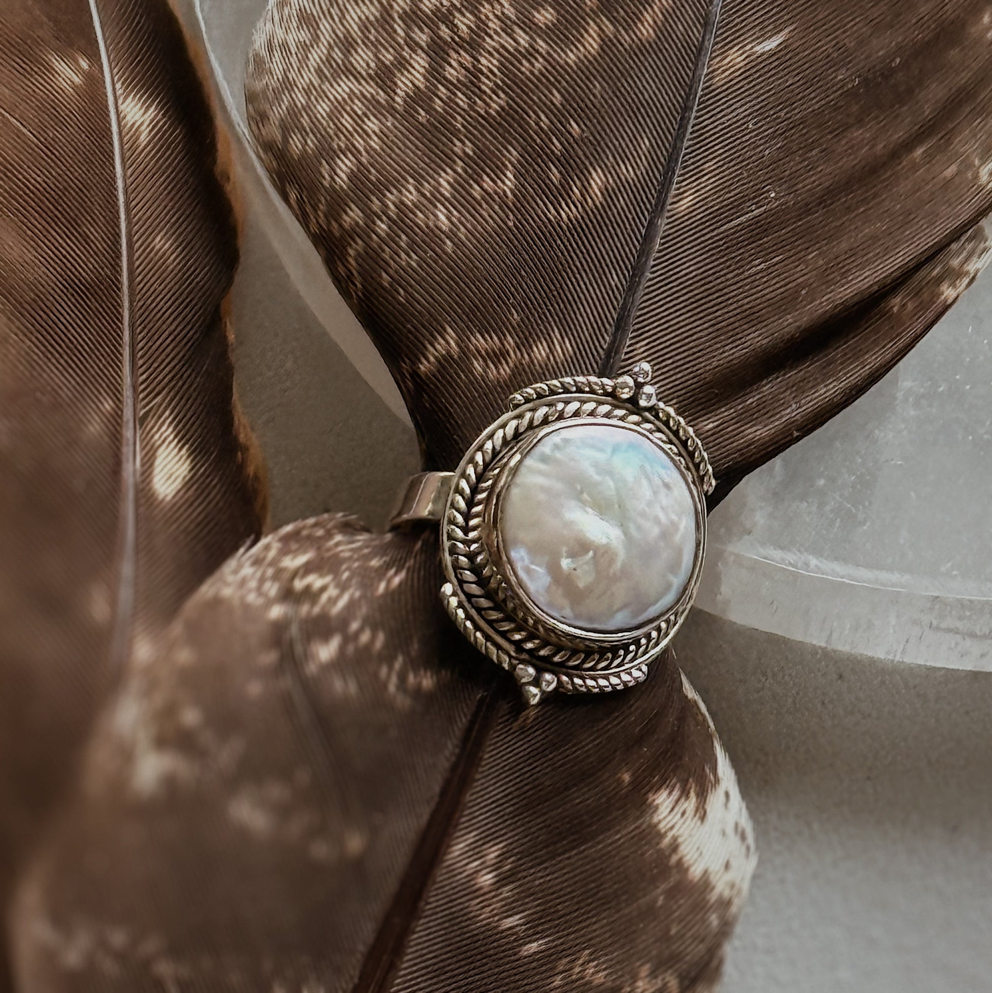 Sidabrinis žiedas su barokiniu perlu / 18 dydis