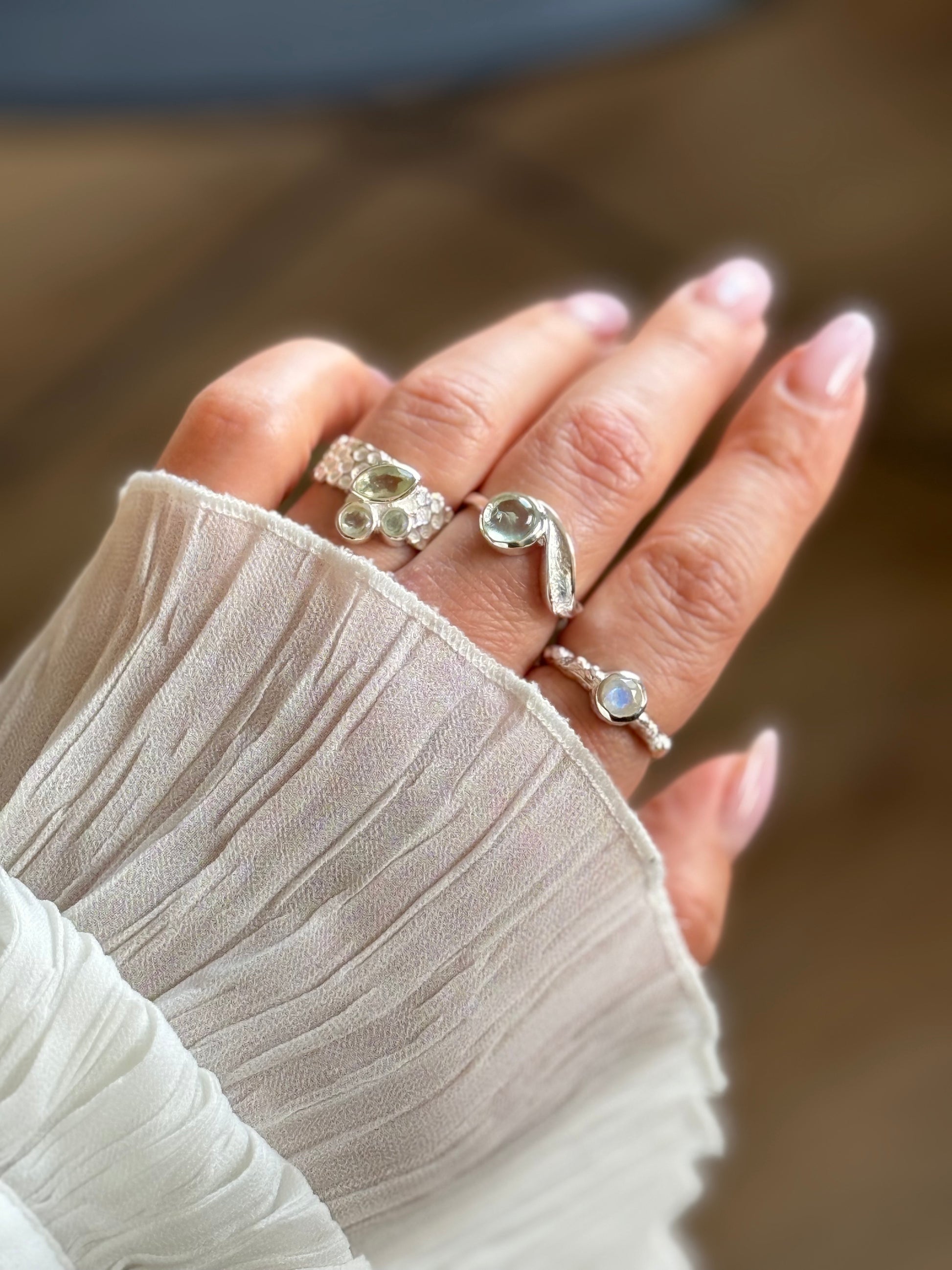 Sidabrinis žiedas su fluoritu “Banga”