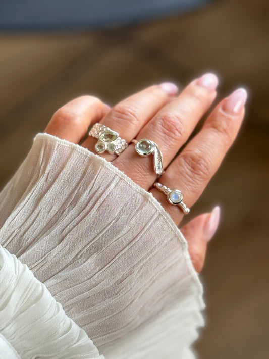 Sidabrinis žiedas su fluoritu “Banga”