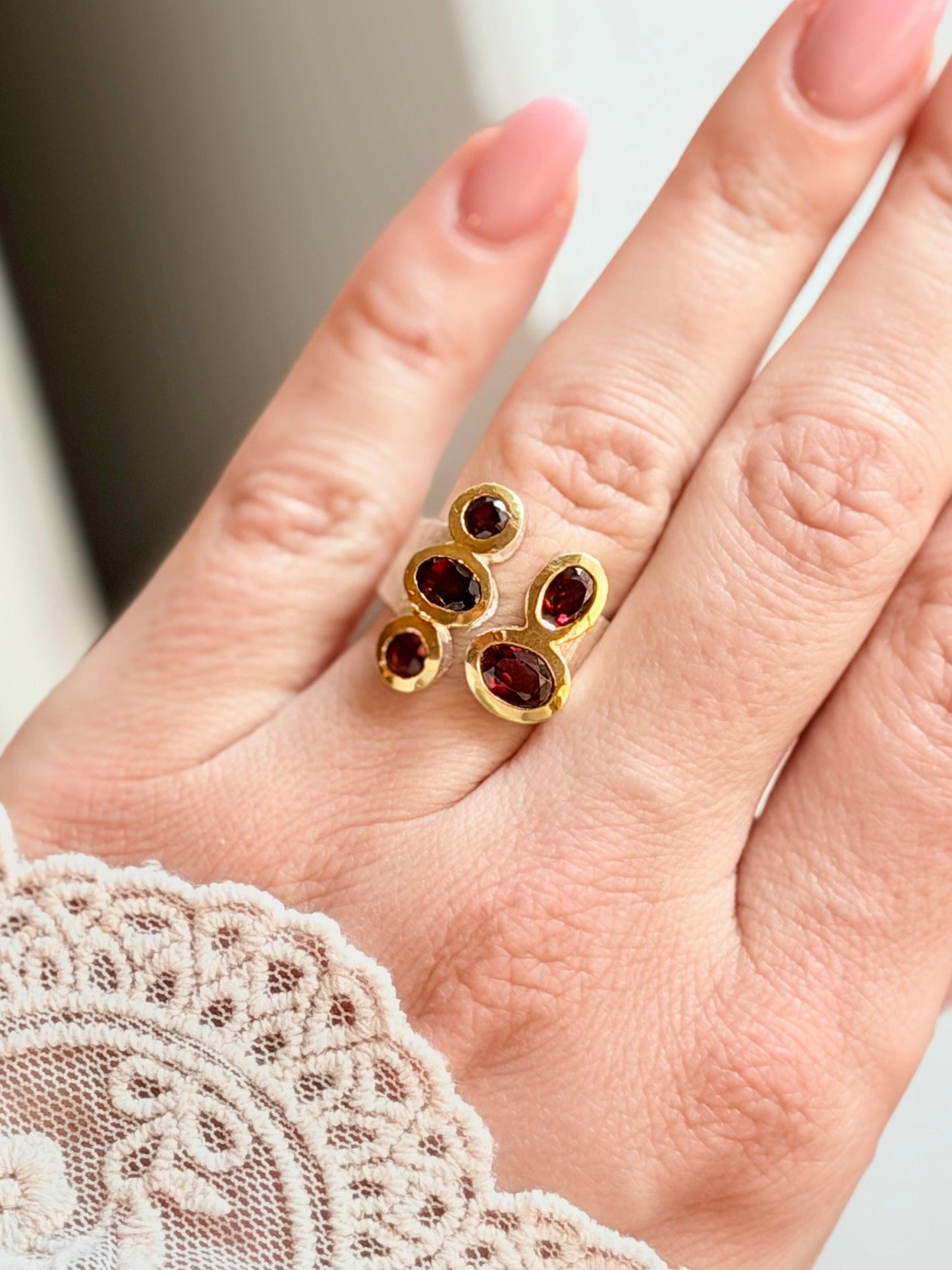 Sidabrinis žiedas su granatu “Penki”