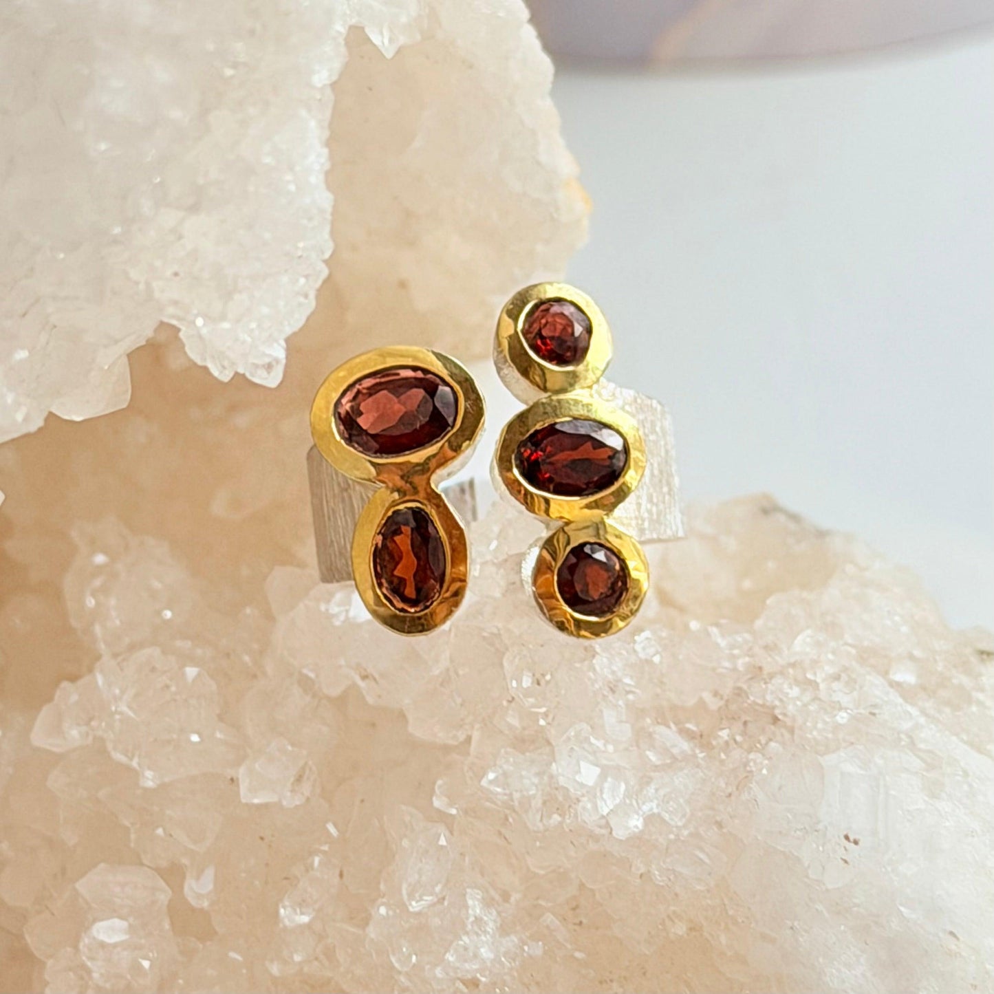 Sidabrinis žiedas su granatu “Penki”