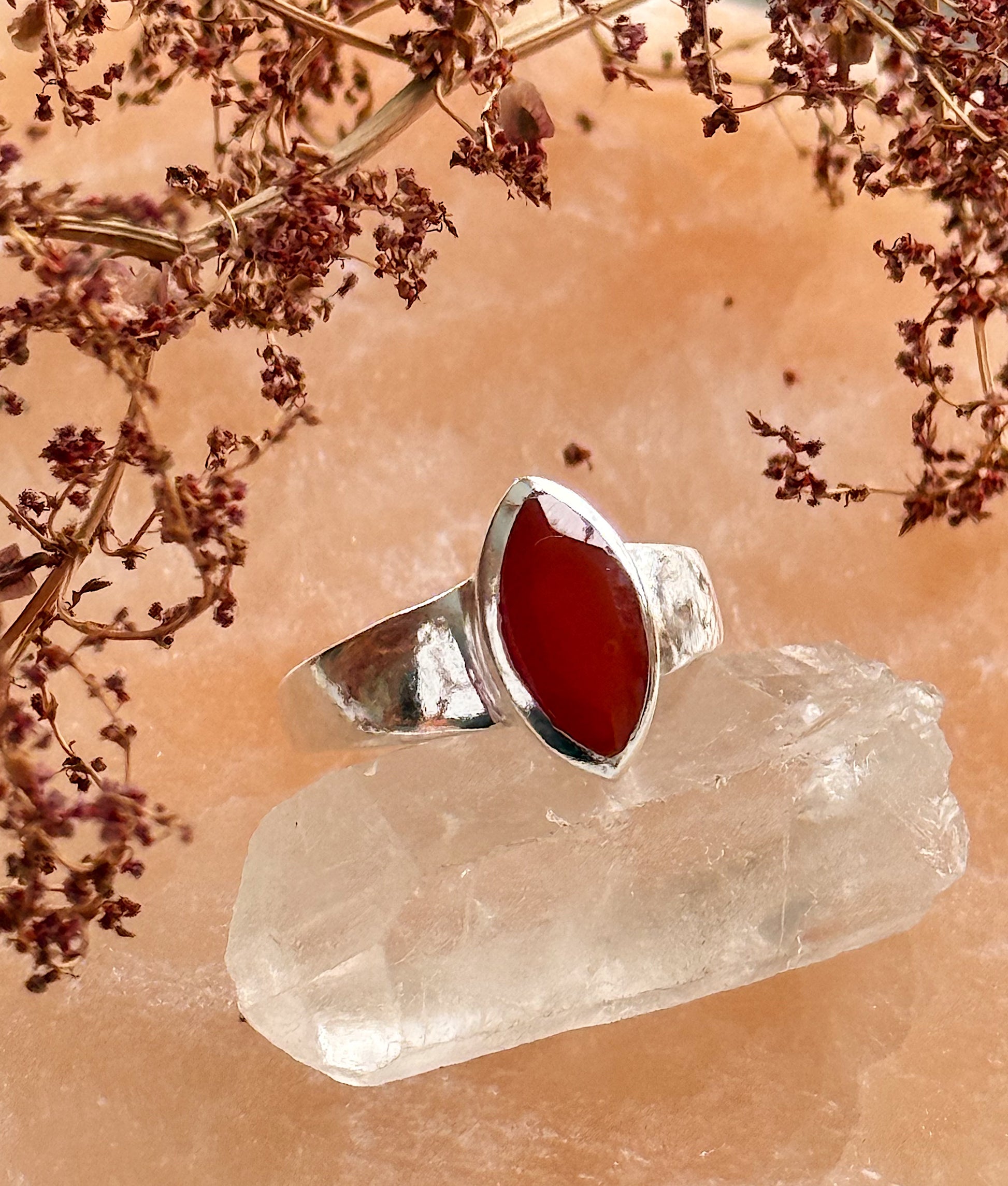 Sidabrinis žiedas su karneoliu