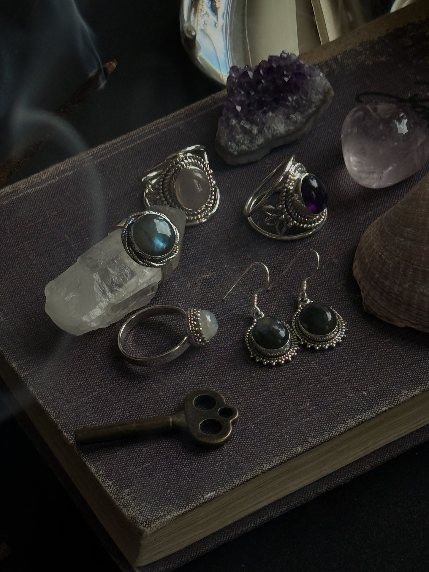 Sidabrinis žiedas su labradoritu “Saulės ratas”