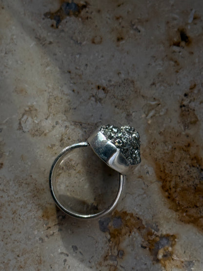 Sidabrinis žiedas su piritu “Energija” / 15 dydis