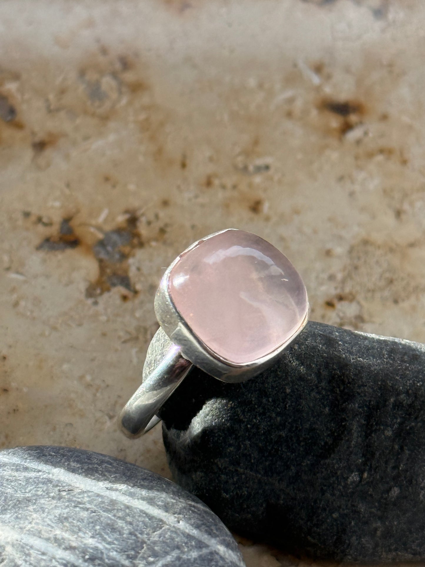 Sidabrinis žiedas su rožiniu kvarcu / 16 dydis