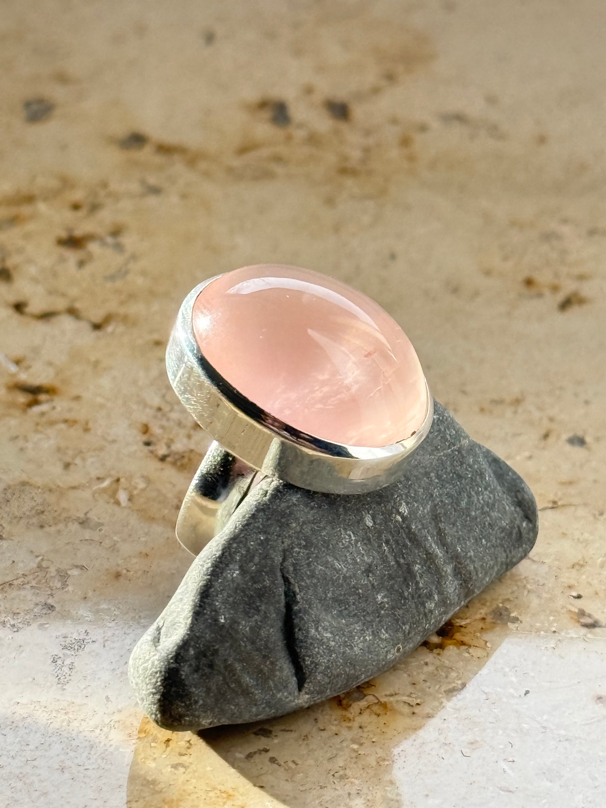 Sidabrinis žiedas su rožiniu kvarcu / 20 dydis