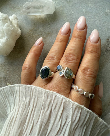 Sidabrinis žiedas su rožiniu kvarcu ir persikiniu mėnulio akmeniu / 18 dydis