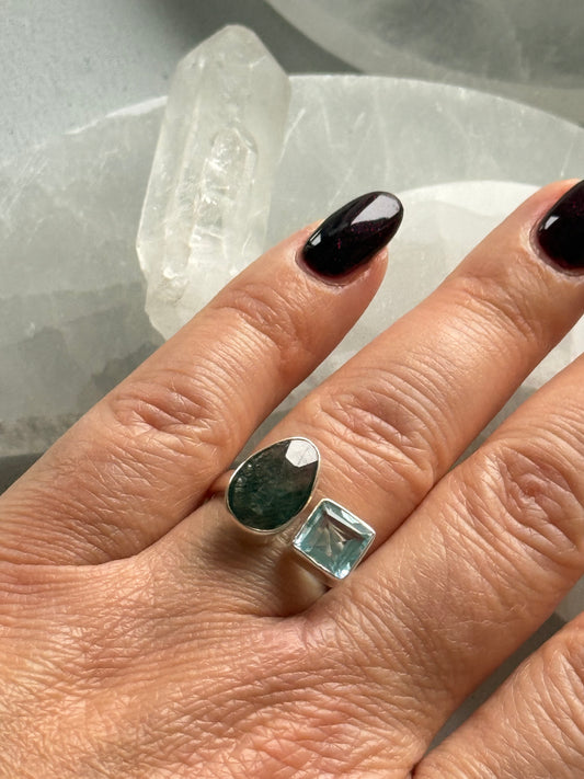 Sidabrinis žiedas su samanų Kianitu ir Topazu / 16 dydis