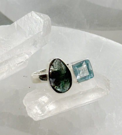 Sidabrinis žiedas su samanų Kianitu ir Topazu / 16 dydis