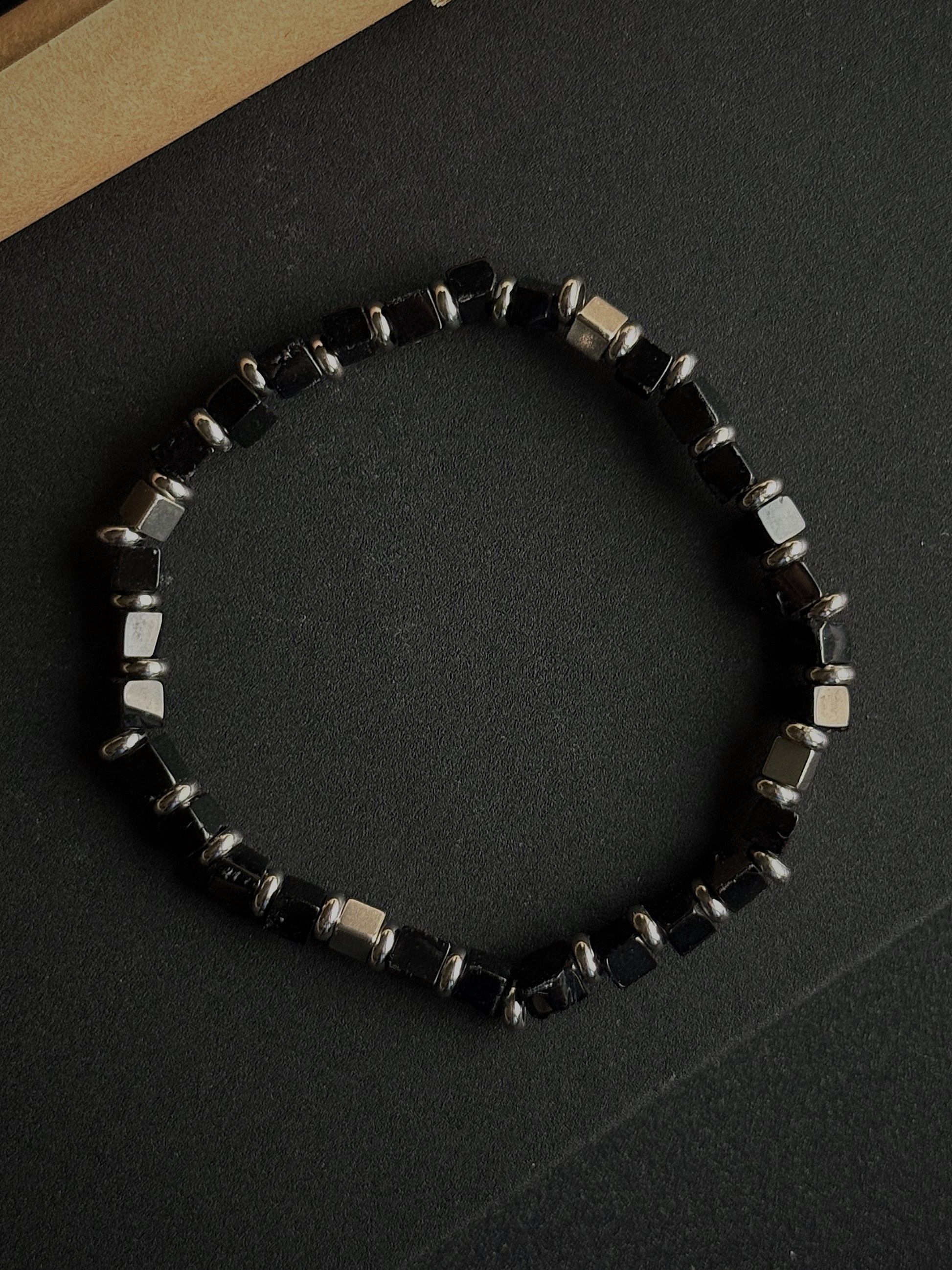 Vyriška onikso ir hematito apyrankė