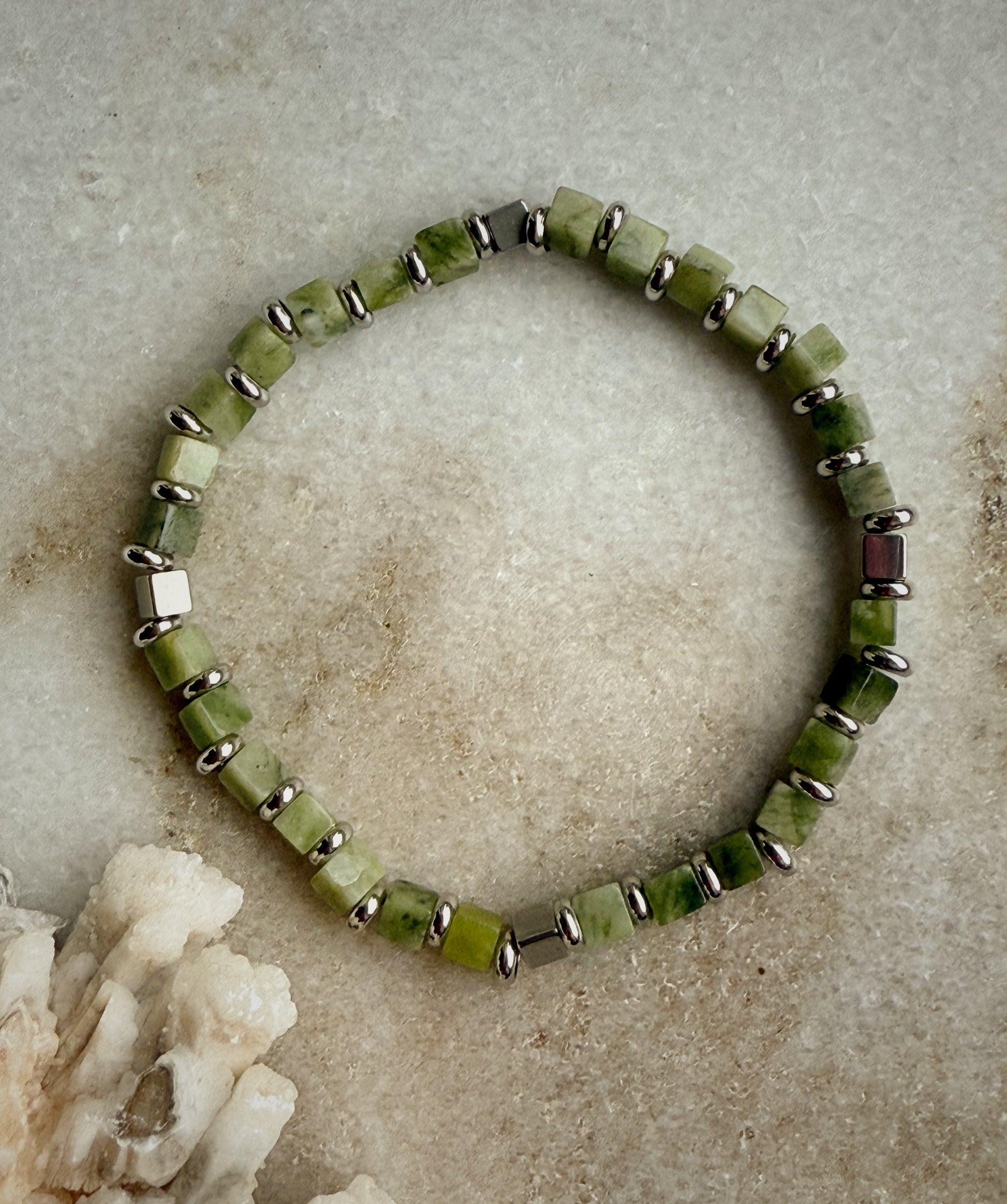 Vyriška serpentino kristalų apyrankė