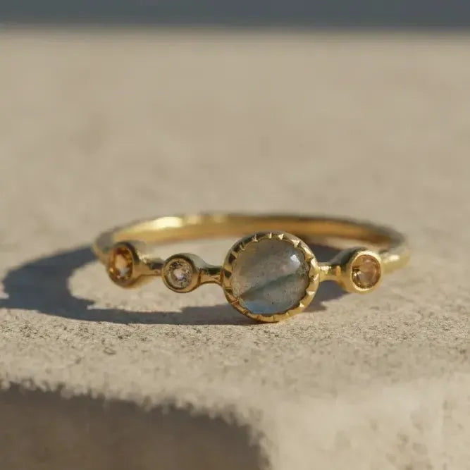 Ring with citrine and labradorite