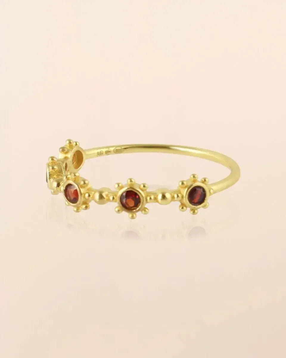 Žiedas su granatais “Aistra”