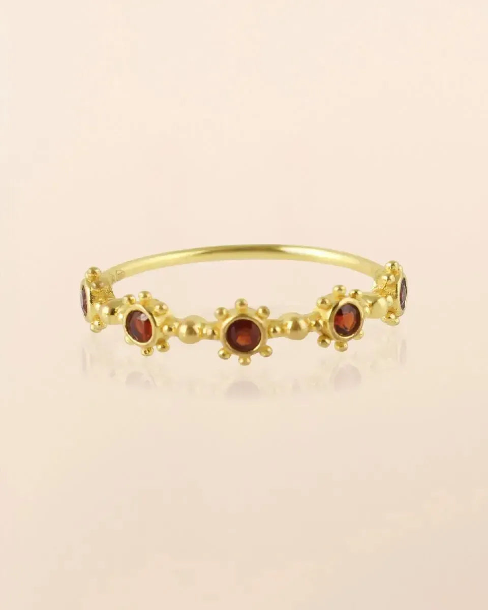 Žiedas su granatais “Aistra”