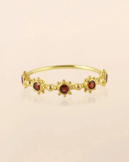 Žiedas su granatais “Aistra”