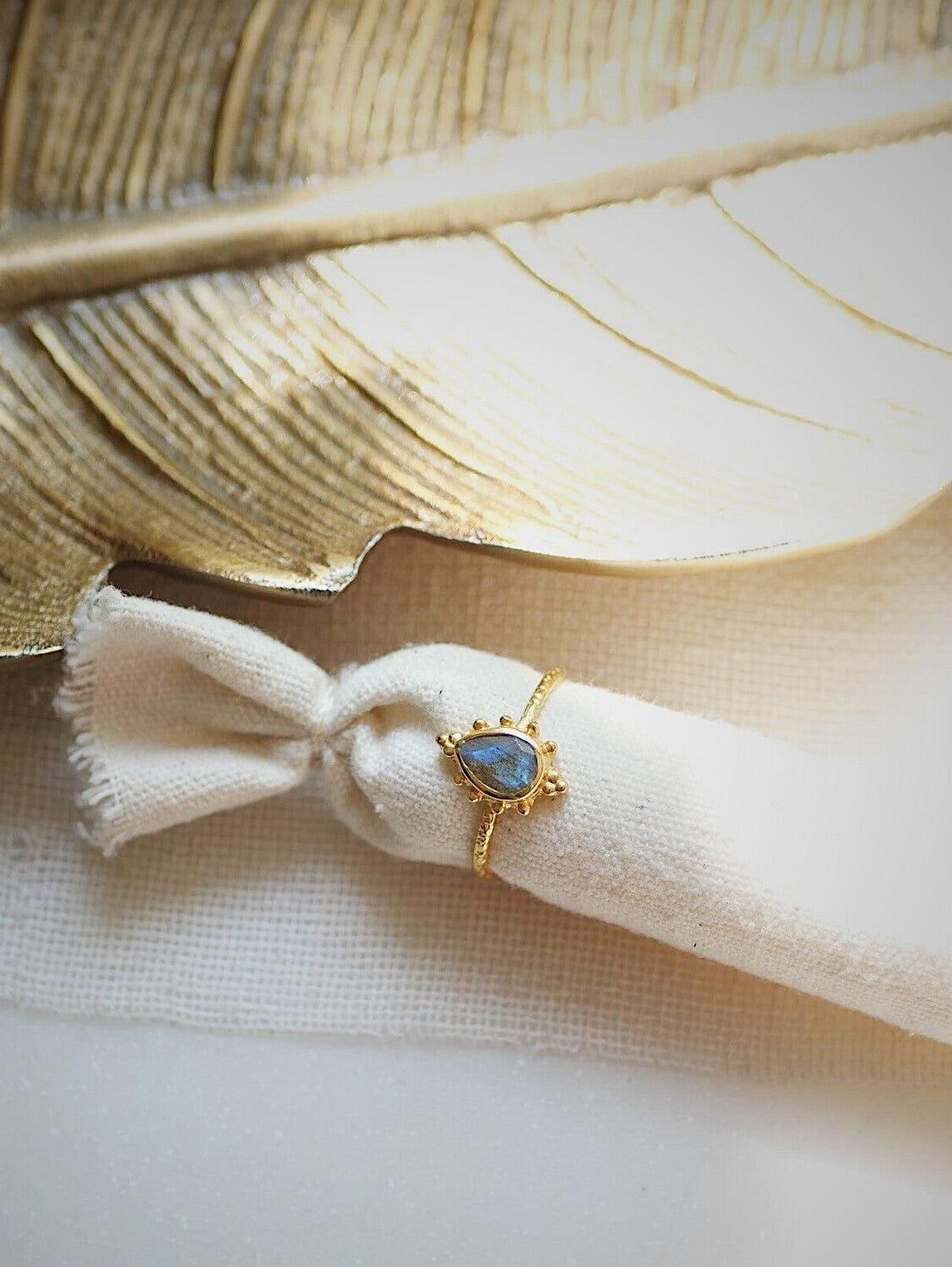 Žiedas su labradoritu "Magiškas"