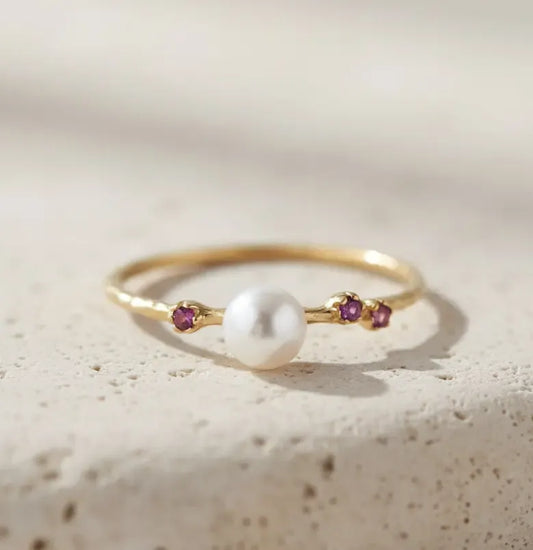 Žiedas su rodolitu ir perlu