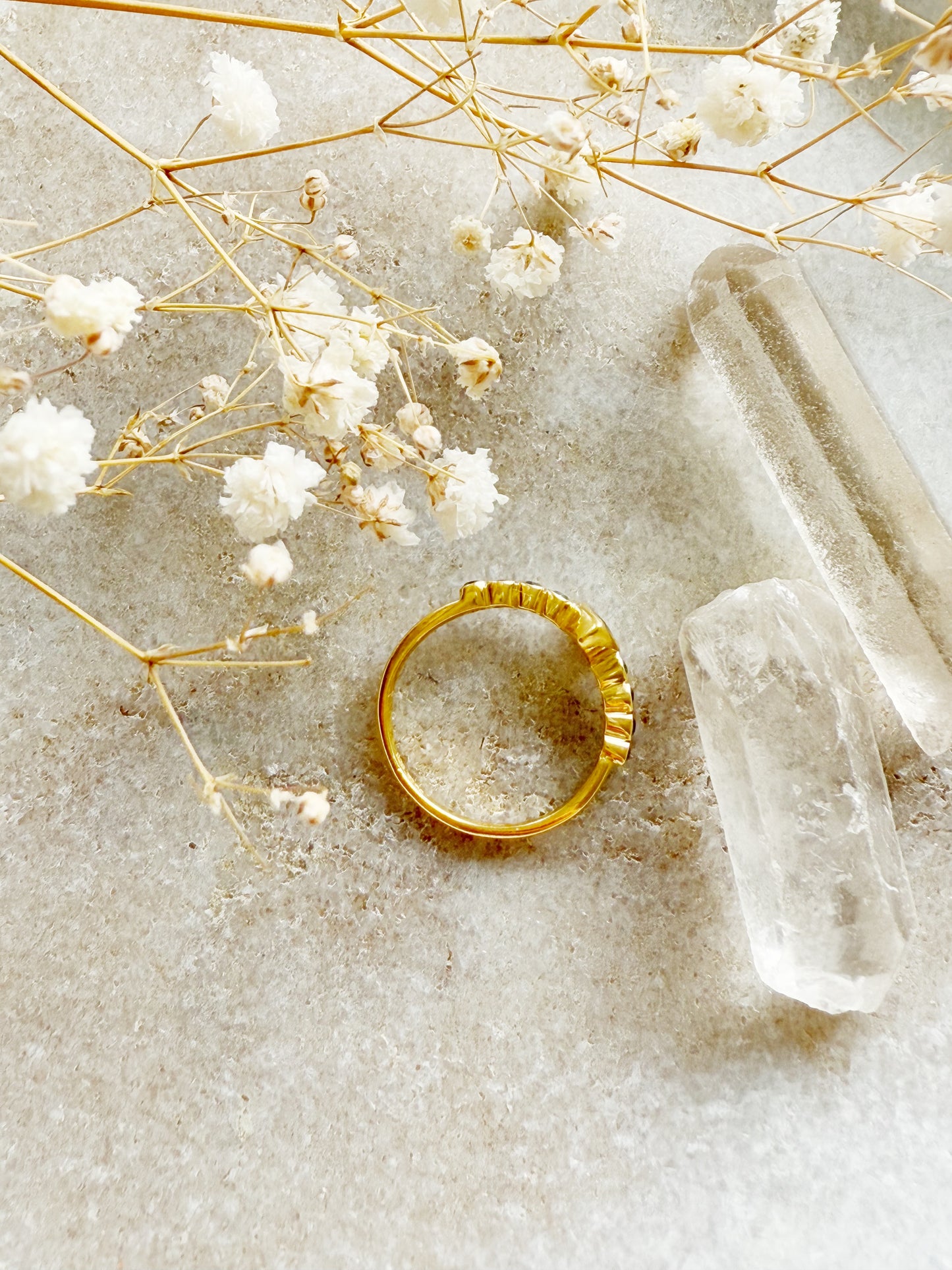 Ring with citrine crystals