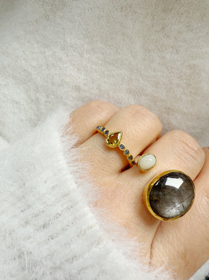 Žiedas su turmalinu ir safyrais