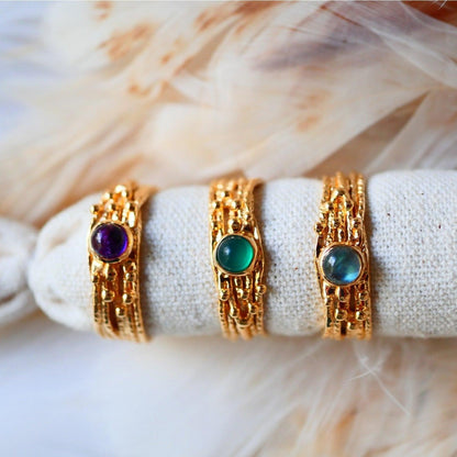 Žiedas su žaliuoju oniksu