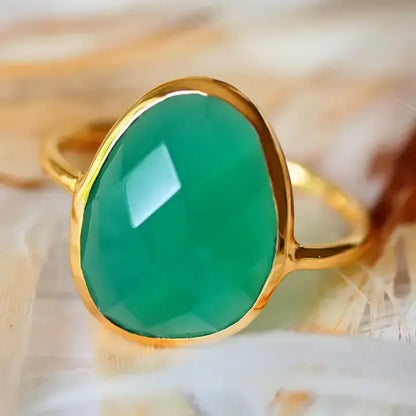 Ring with green onyx