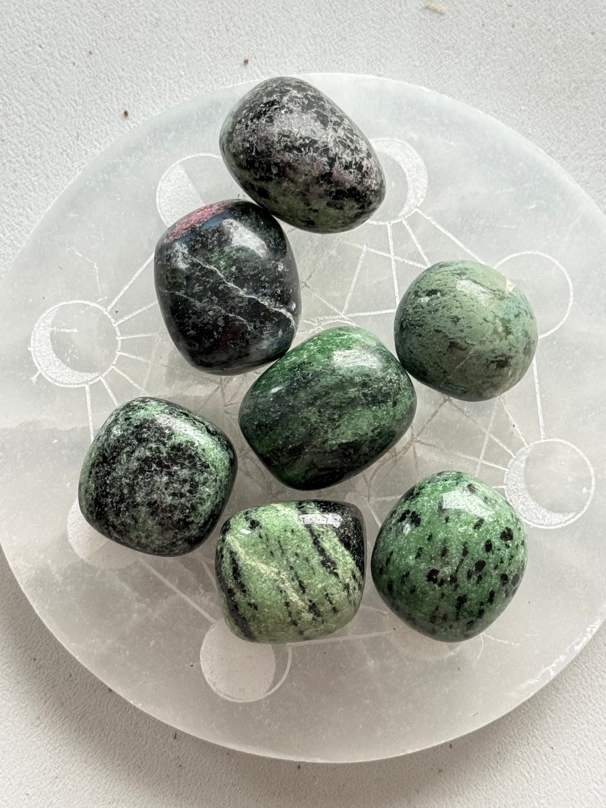 Zoisito rubino kristalas