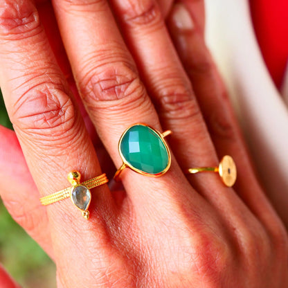 Ring with green onyx